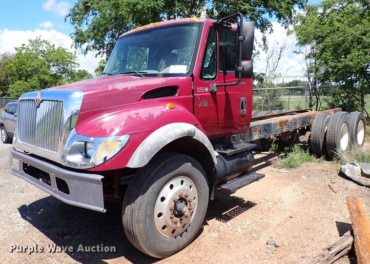 image for item DL7532 2003 International 7400  truck cab and chassis