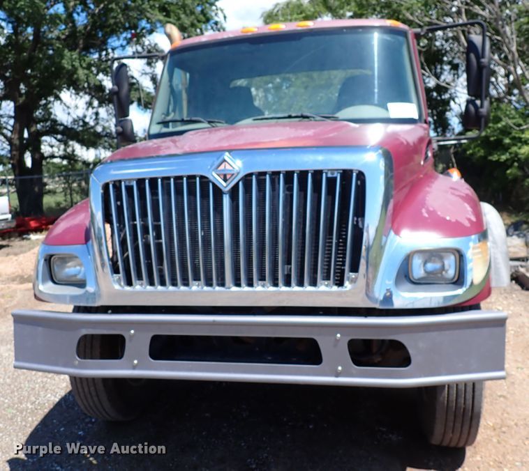 image for item DL7532 2003 International 7400  truck cab and chassis