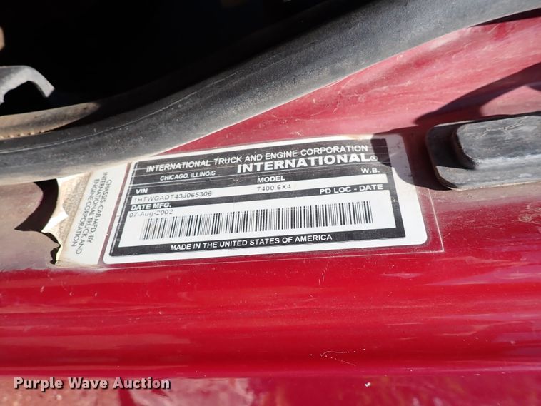 image for item DL7532 2003 International 7400  truck cab and chassis