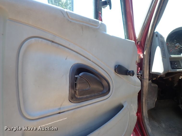 image for item DL7532 2003 International 7400  truck cab and chassis