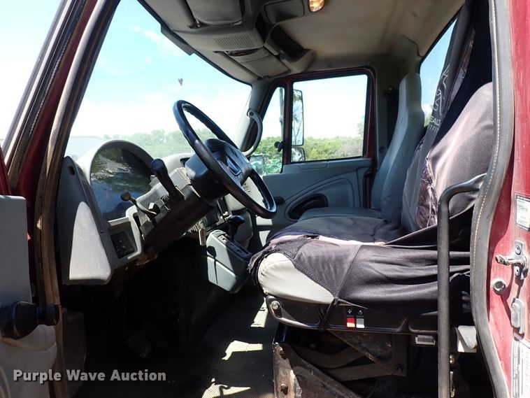 image for item DL7532 2003 International 7400  truck cab and chassis