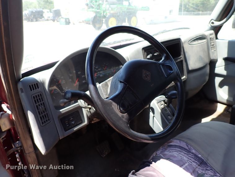 image for item DL7532 2003 International 7400  truck cab and chassis