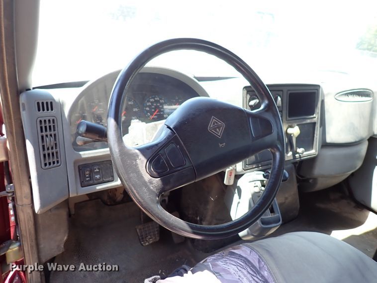 image for item DL7532 2003 International 7400  truck cab and chassis