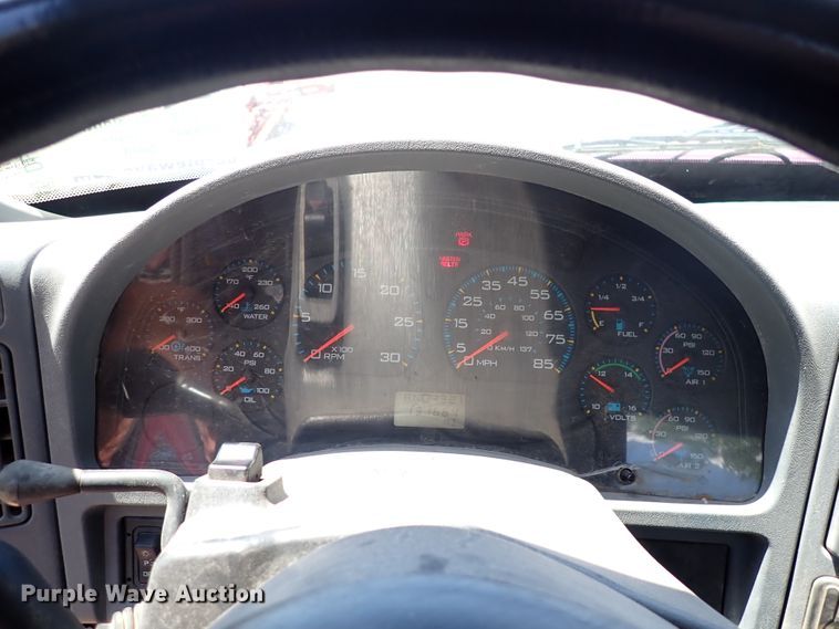 image for item DL7532 2003 International 7400  truck cab and chassis