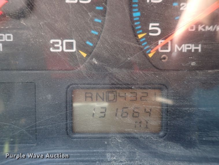 image for item DL7532 2003 International 7400  truck cab and chassis