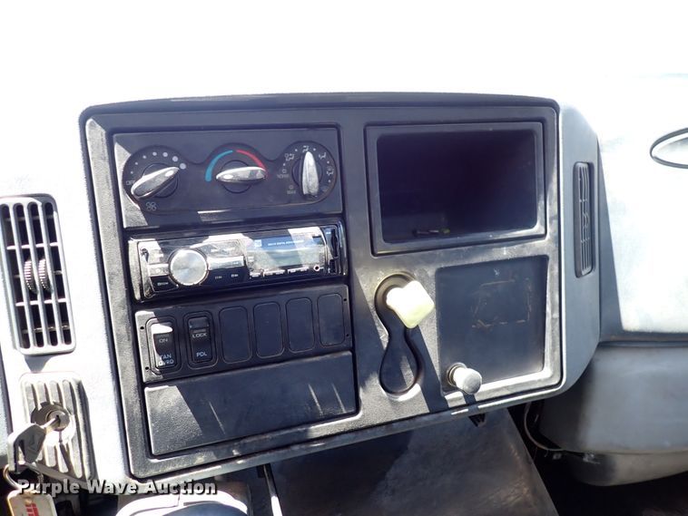 image for item DL7532 2003 International 7400  truck cab and chassis