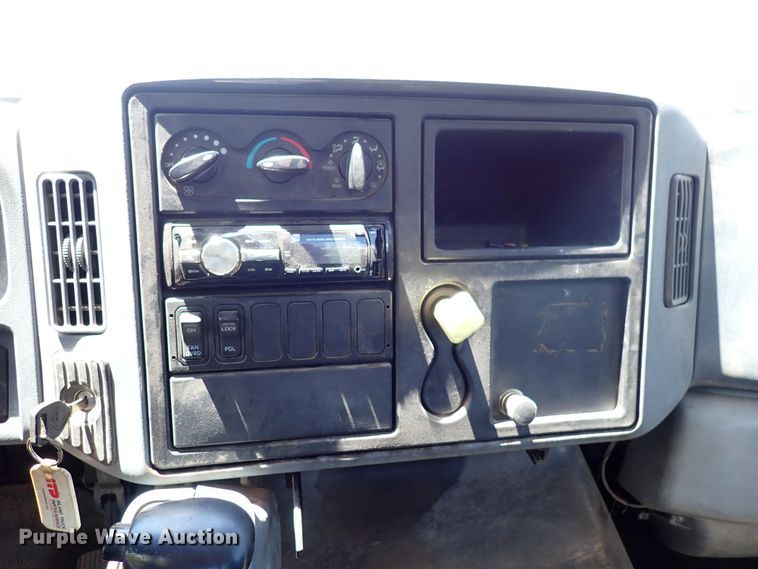 image for item DL7532 2003 International 7400  truck cab and chassis