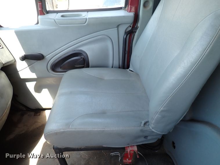 image for item DL7532 2003 International 7400  truck cab and chassis