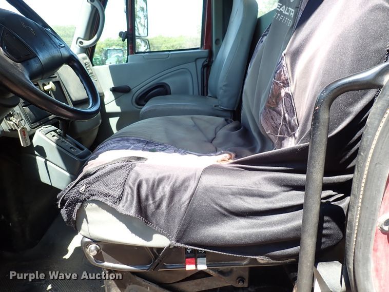 image for item DL7532 2003 International 7400  truck cab and chassis