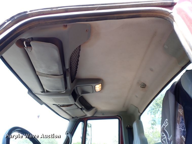 image for item DL7532 2003 International 7400  truck cab and chassis