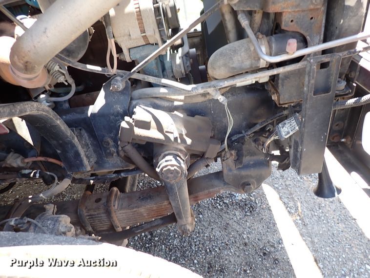 image for item DL7532 2003 International 7400  truck cab and chassis