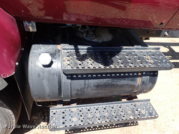 image for item DL7532 2003 International 7400  truck cab and chassis