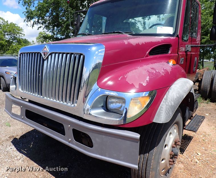 image for item DL7532 2003 International 7400  truck cab and chassis