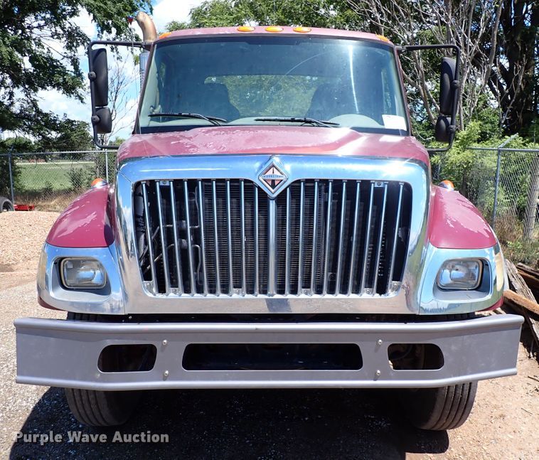 image for item DL7532 2003 International 7400  truck cab and chassis