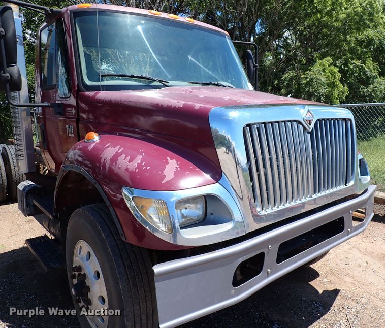 image for item DL7532 2003 International 7400  truck cab and chassis