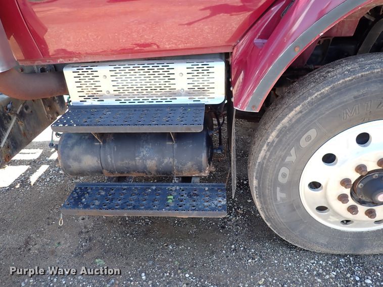 image for item DL7532 2003 International 7400  truck cab and chassis