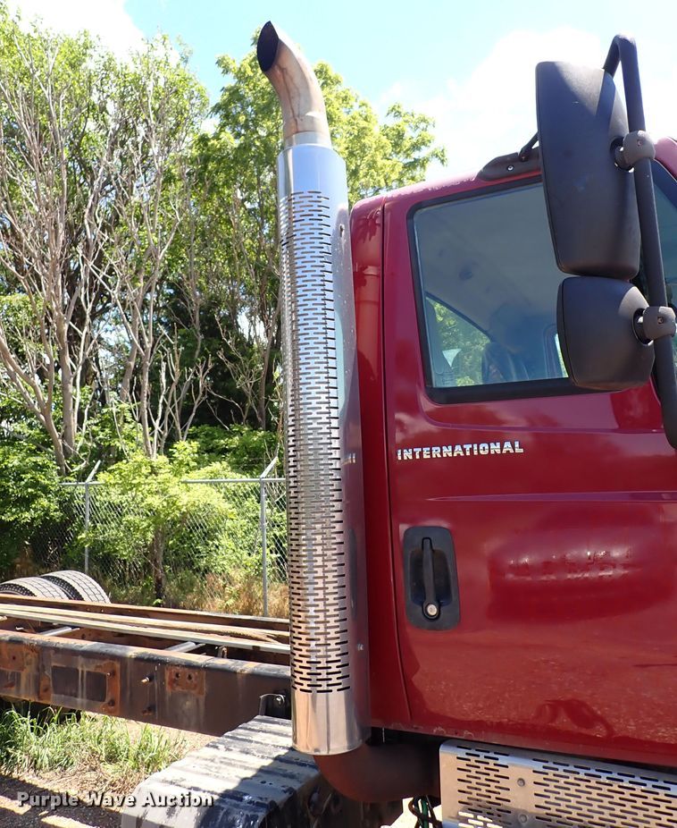 image for item DL7532 2003 International 7400  truck cab and chassis