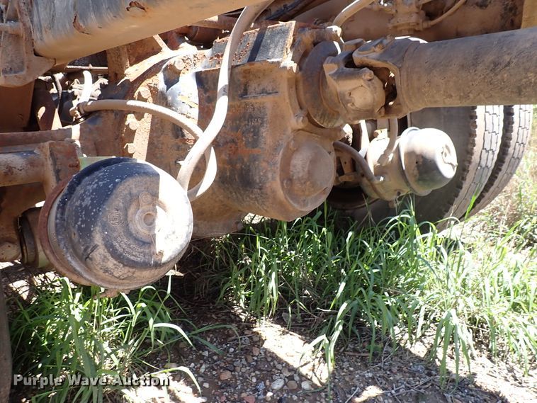 image for item DL7532 2003 International 7400  truck cab and chassis