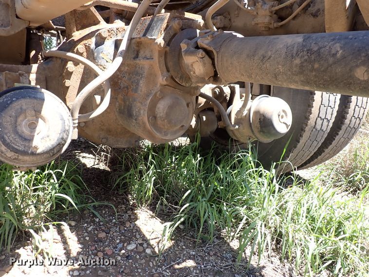 image for item DL7532 2003 International 7400  truck cab and chassis