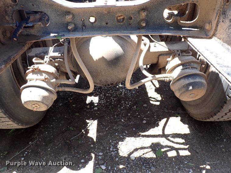 image for item DL7532 2003 International 7400  truck cab and chassis