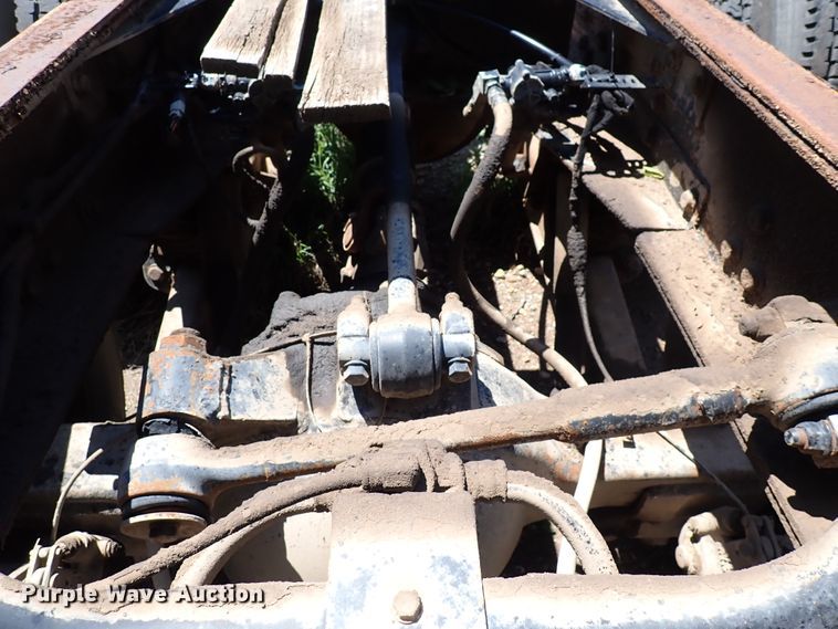 image for item DL7532 2003 International 7400  truck cab and chassis