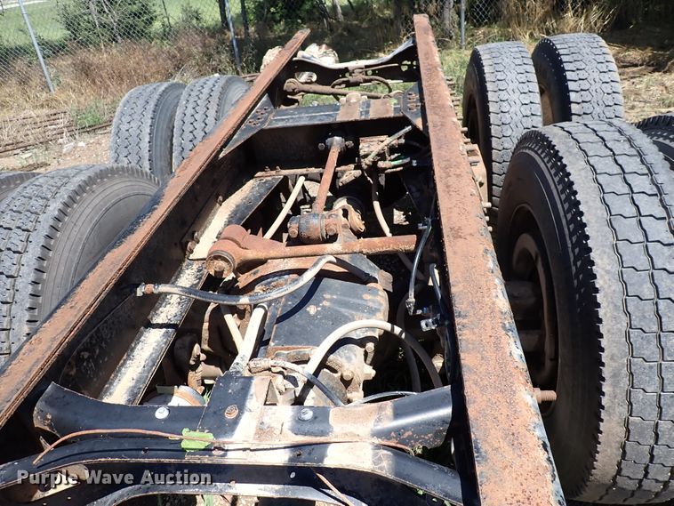 image for item DL7532 2003 International 7400  truck cab and chassis