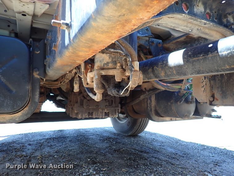 image for item DL7532 2003 International 7400  truck cab and chassis