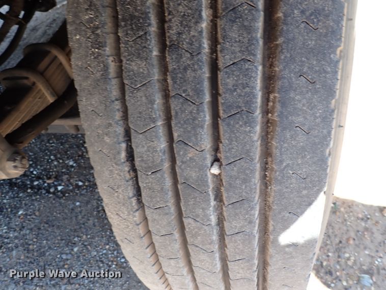 image for item DL7532 2003 International 7400  truck cab and chassis