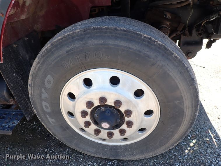 image for item DL7532 2003 International 7400  truck cab and chassis