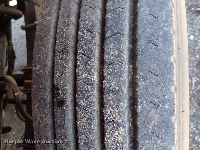 image for item DL7532 2003 International 7400  truck cab and chassis