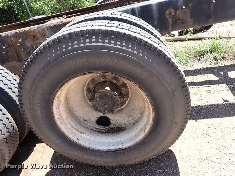 image for item DL7532 2003 International 7400  truck cab and chassis