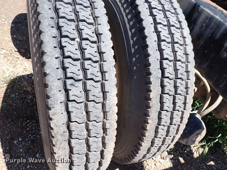 image for item DL7532 2003 International 7400  truck cab and chassis