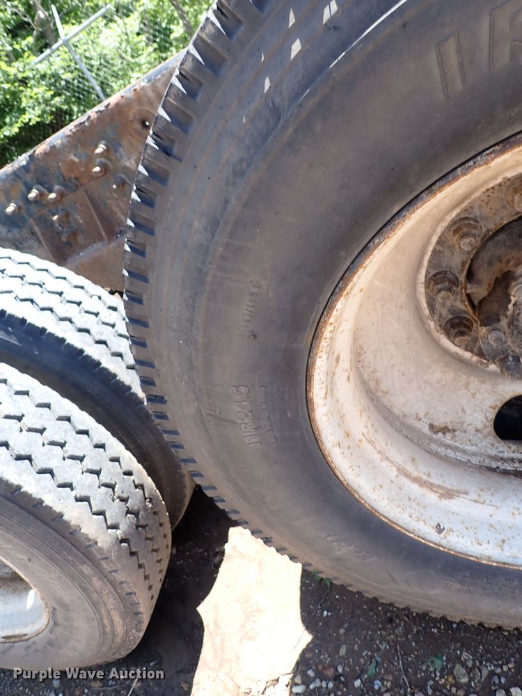 image for item DL7532 2003 International 7400  truck cab and chassis