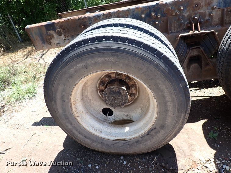 image for item DL7532 2003 International 7400  truck cab and chassis