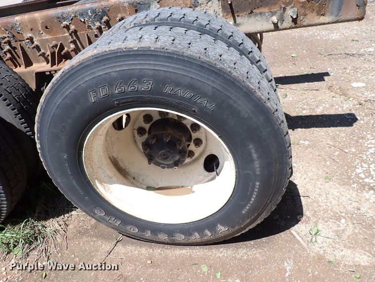 image for item DL7532 2003 International 7400  truck cab and chassis