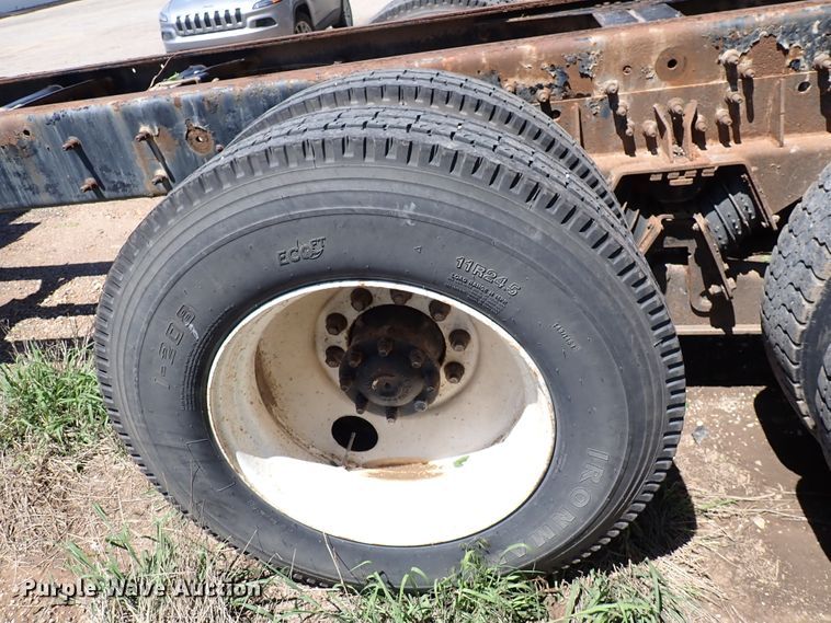 image for item DL7532 2003 International 7400  truck cab and chassis