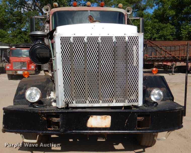 image for item DL8951 1984 Autocar DK  semi truck