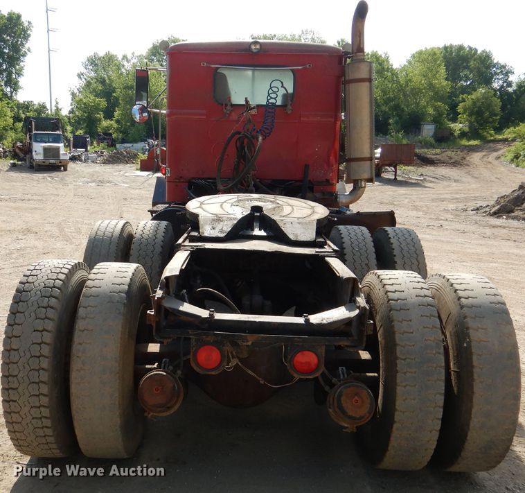 image for item DL8951 1984 Autocar DK  semi truck