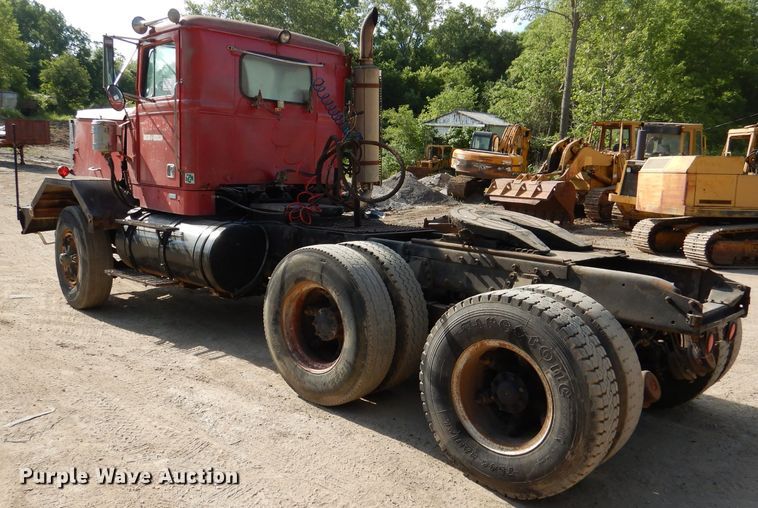 image for item DL8951 1984 Autocar DK  semi truck