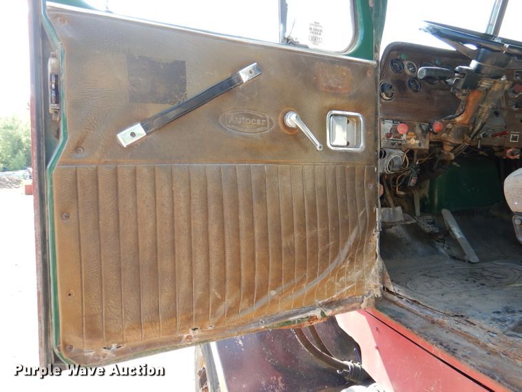 image for item DL8951 1984 Autocar DK  semi truck