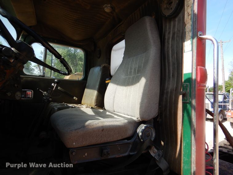 image for item DL8951 1984 Autocar DK  semi truck