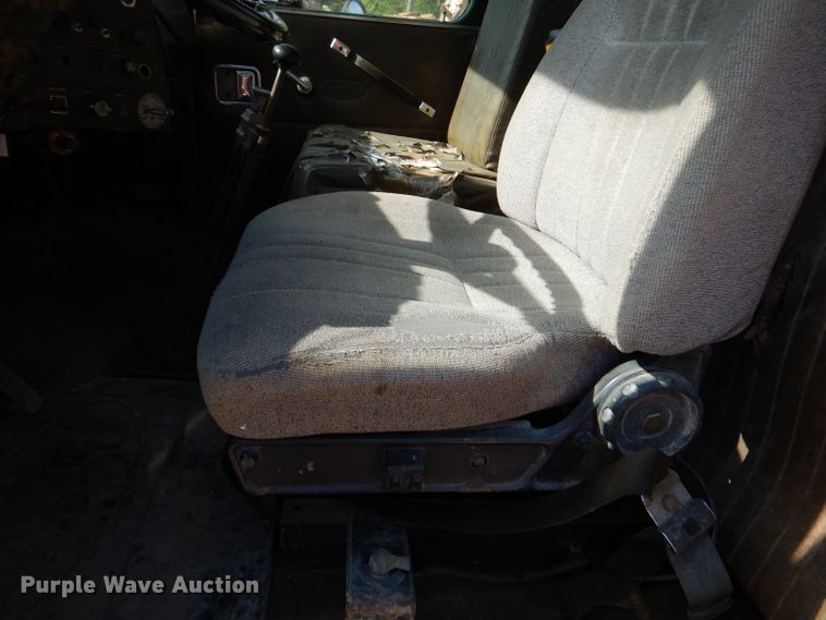 image for item DL8951 1984 Autocar DK  semi truck