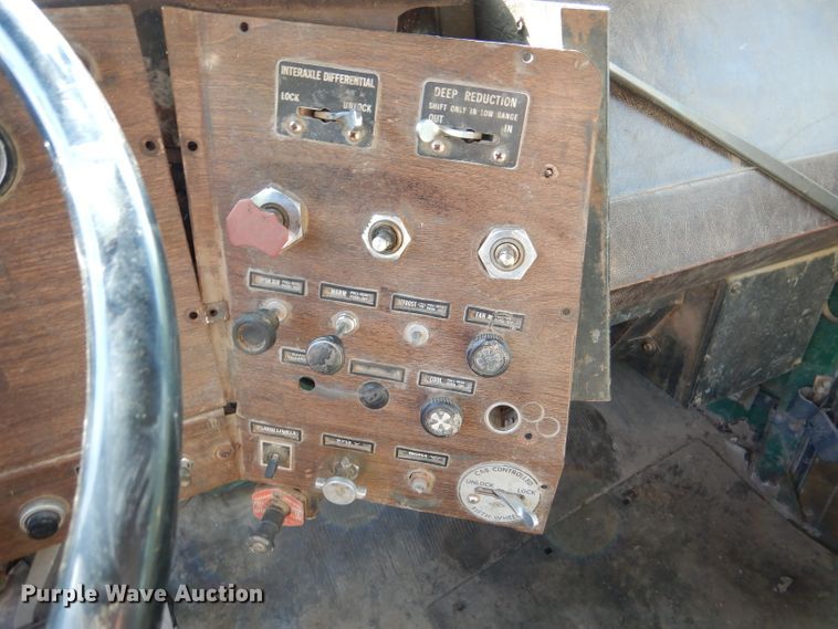 image for item DL8951 1984 Autocar DK  semi truck