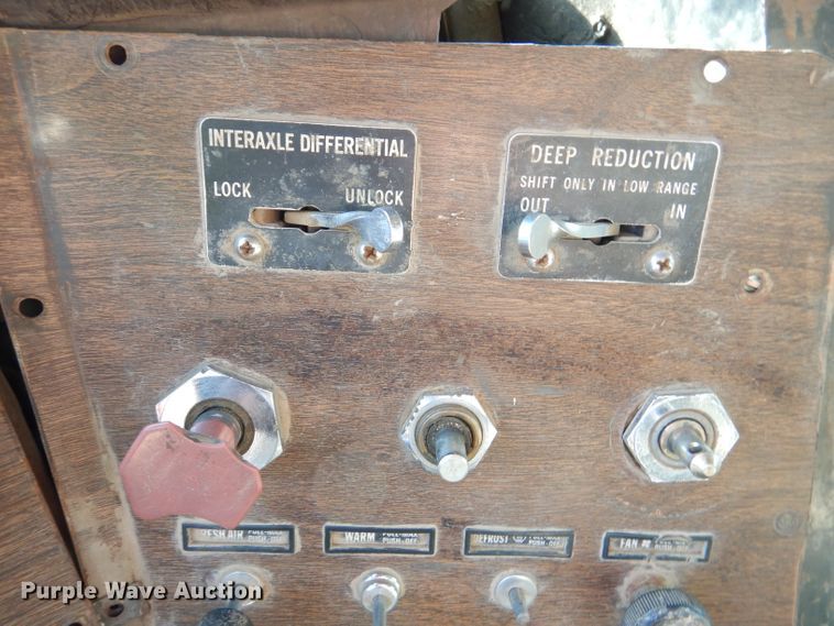 image for item DL8951 1984 Autocar DK  semi truck