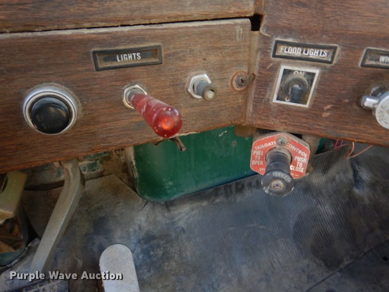 image for item DL8951 1984 Autocar DK  semi truck