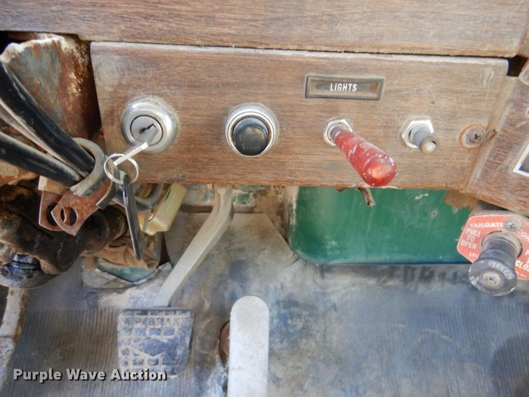 image for item DL8951 1984 Autocar DK  semi truck