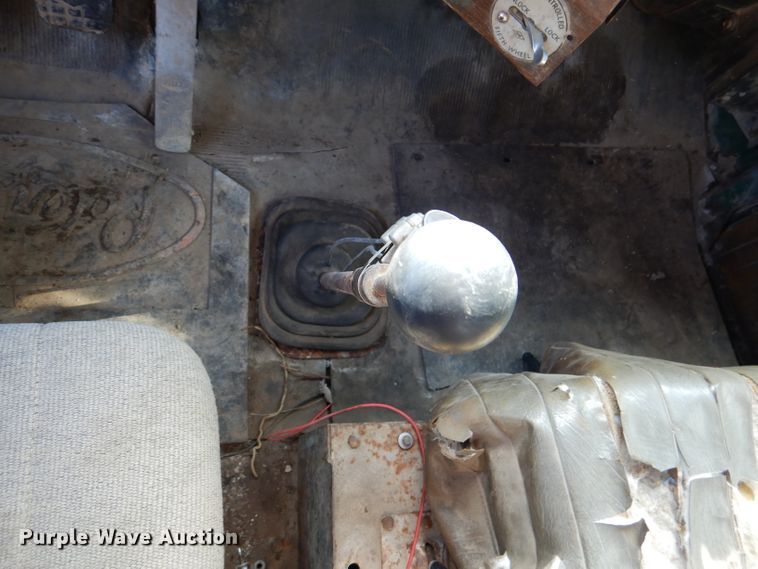 image for item DL8951 1984 Autocar DK  semi truck