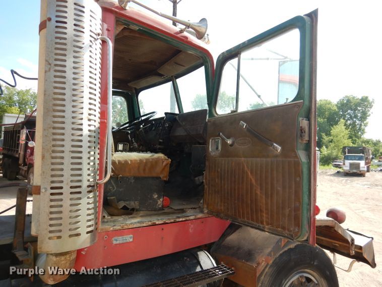 image for item DL8951 1984 Autocar DK  semi truck