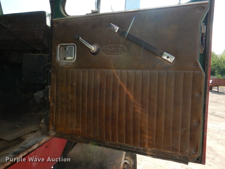 image for item DL8951 1984 Autocar DK  semi truck