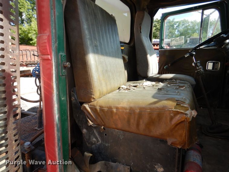 image for item DL8951 1984 Autocar DK  semi truck